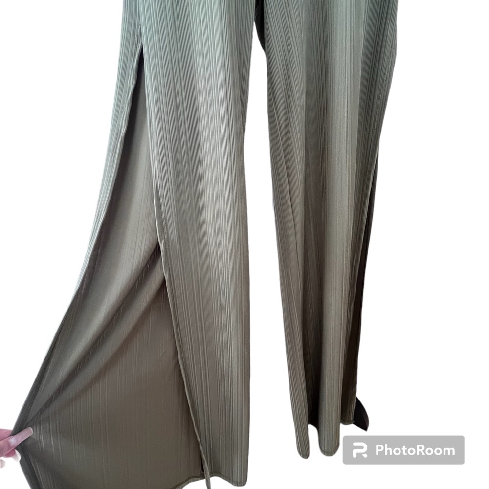 Urban Planet Women’s Olive Halter Jumpsuit Size S - Picture 2 of 4